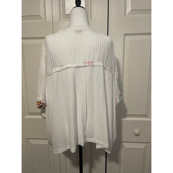 POL White and Floral Oversized Flowey Top - Picture 2 of 3